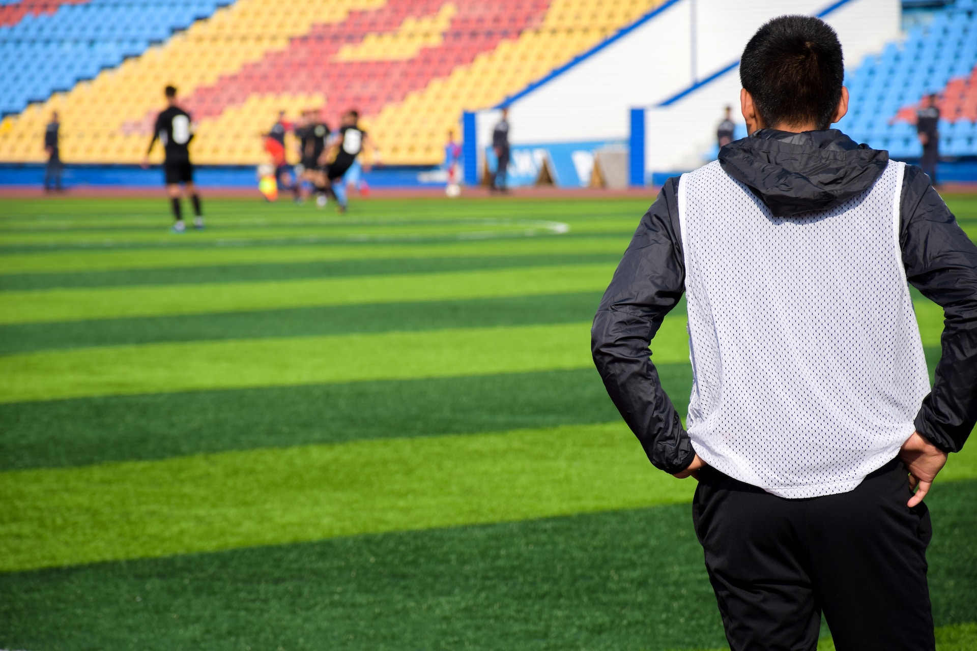 Quem ensina o treinador de futebol?