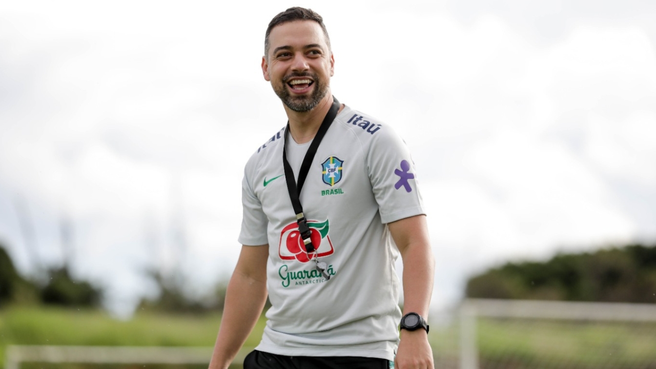 Cruzeiro anuncia novo treinador para o time feminino