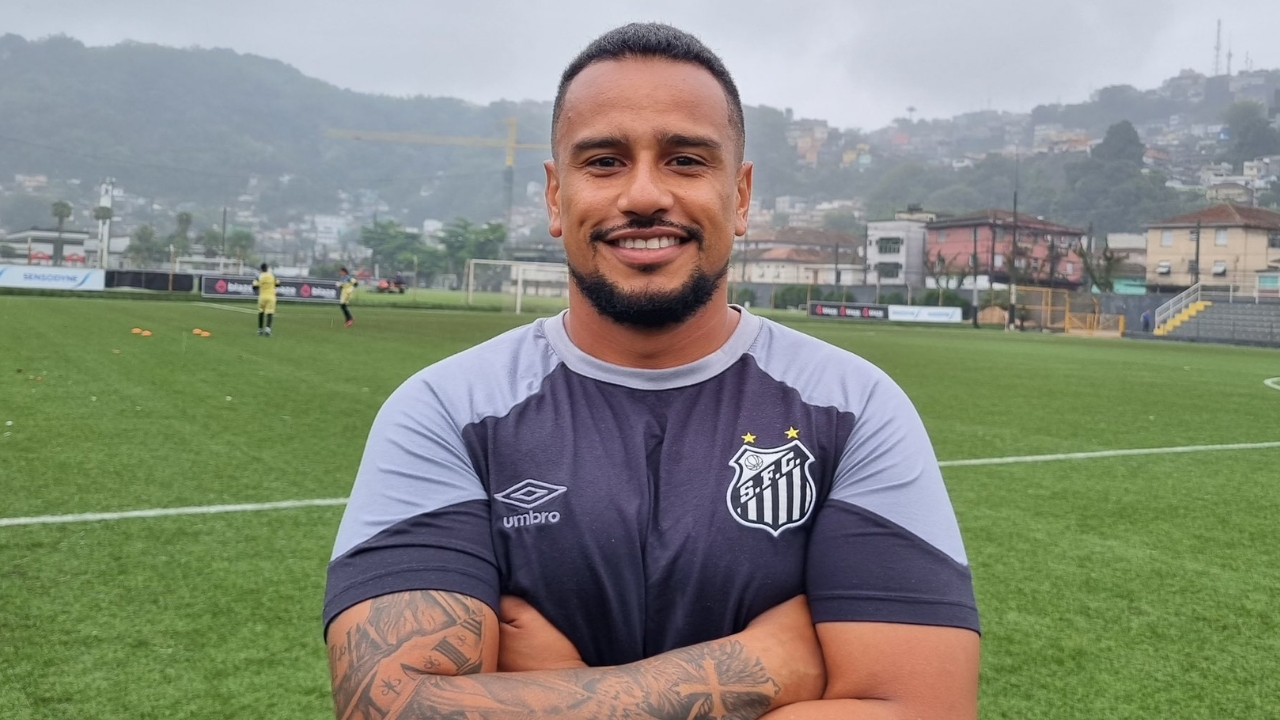 Santos efetiva treinador para a equipe feminina